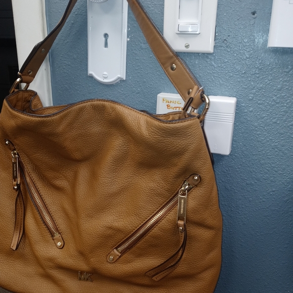 Michael Kors Handbags - Micheal kors purse